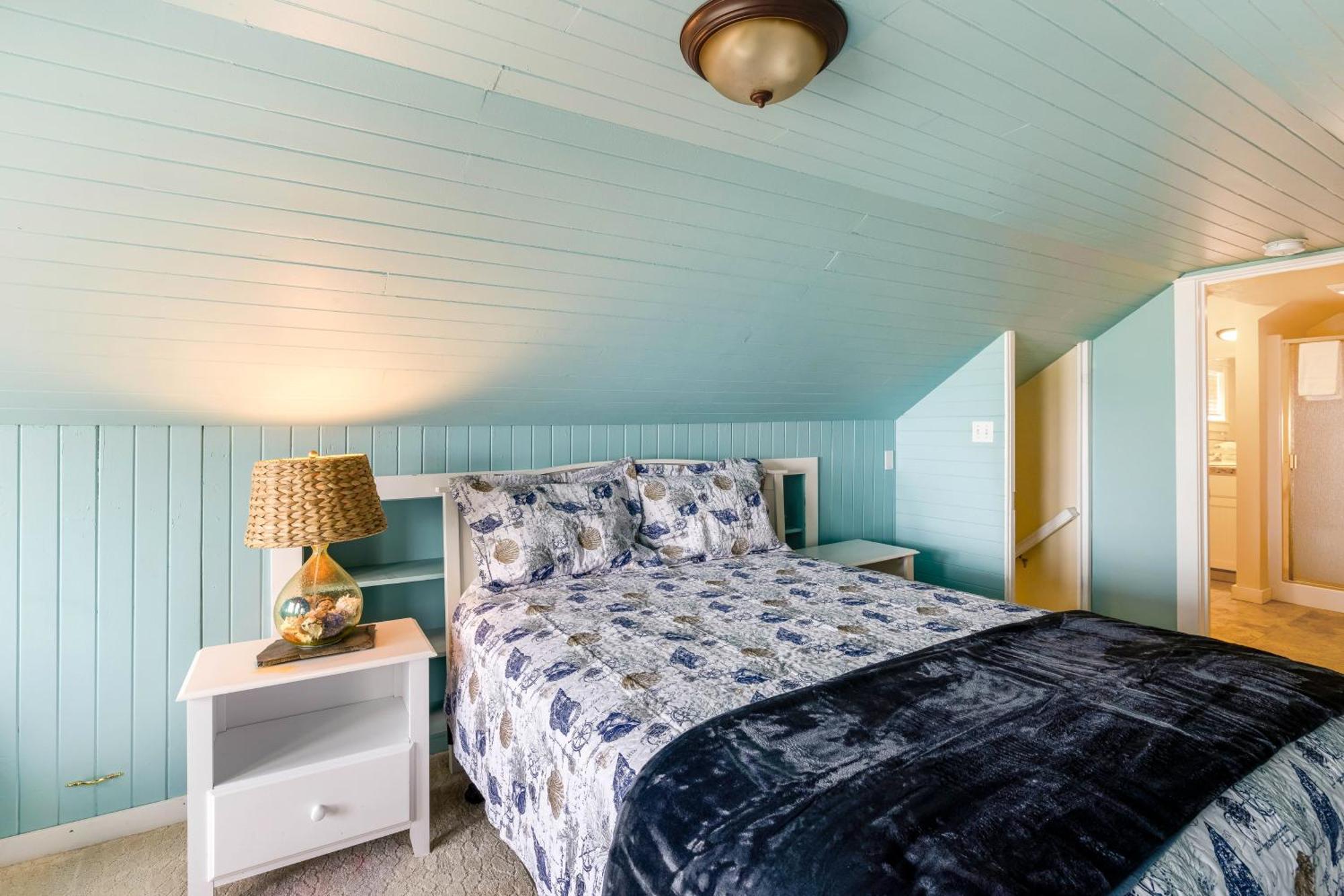 Captain'S Quarters And Cabins Depoe Bay Bilik gambar